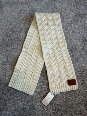 Vince Cream Cable-Knit Scarf with Leather Logo Patch NWT *read Desc